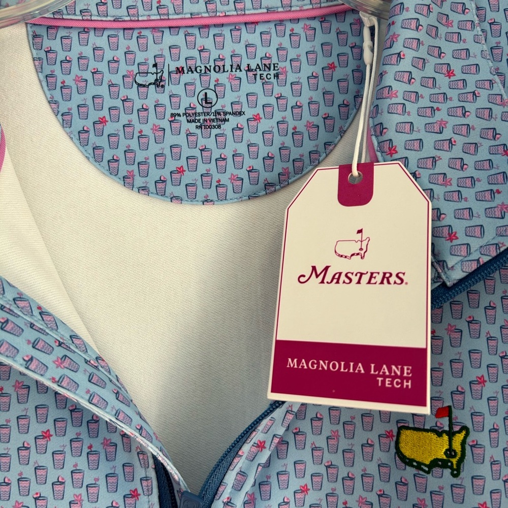 Masters 2026 Women’s Quarter-Zip Pullover Jacket in Light Blue with Pink Accents - Picture 2 of 4